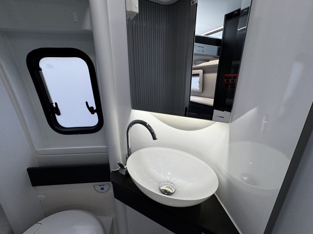 Adria Twin 640 SGX Supreme 2021