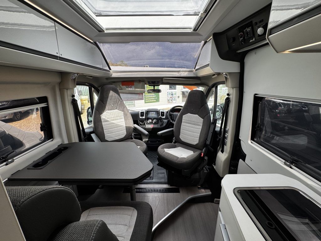 Adria Twin 640 SGX Supreme 2021
