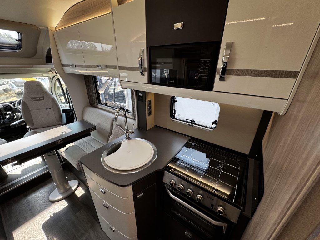 Swift Escape 694
