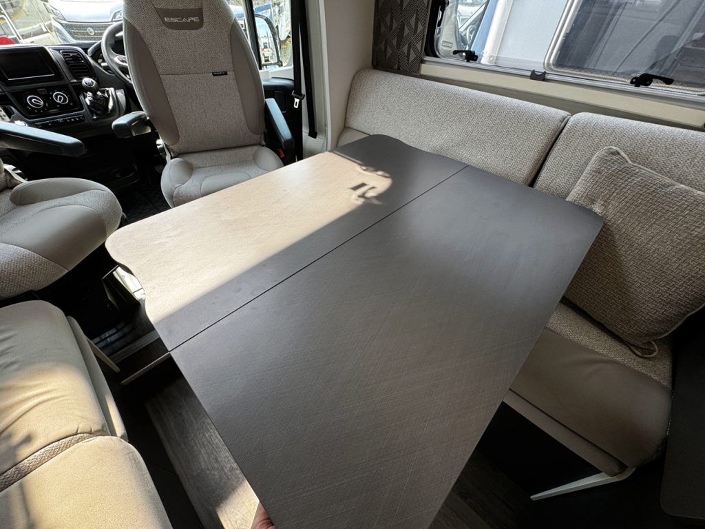 Swift Escape 694