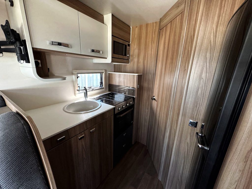 Swift Escape 614