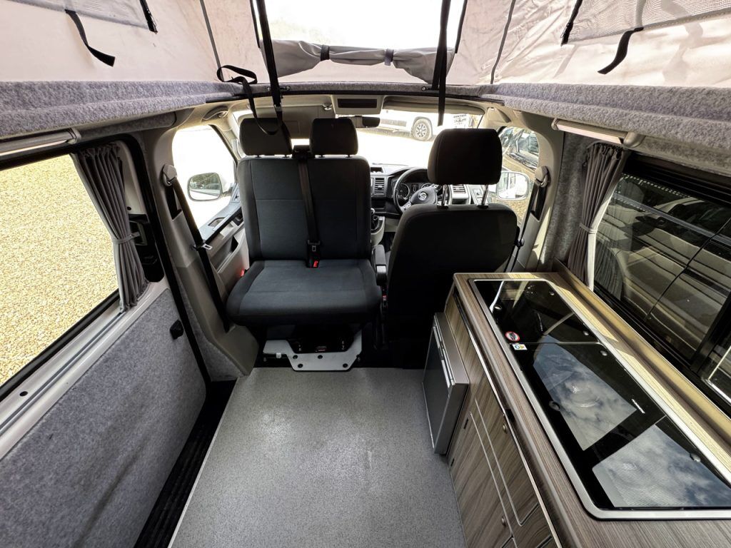 Volkswagen T6 Highline Funky Dubz