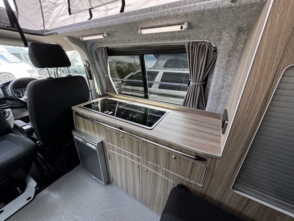 Volkswagen T6 Highline Funky Dubz