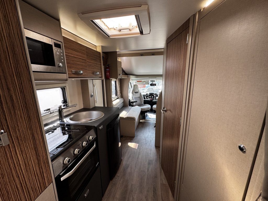Swift Edge 494 2020